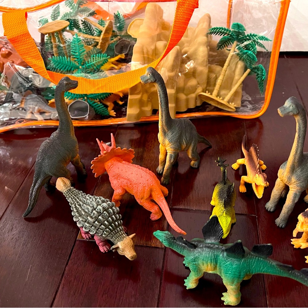 Dinosaur 🦕 Playing Set - Picture 2 of 4